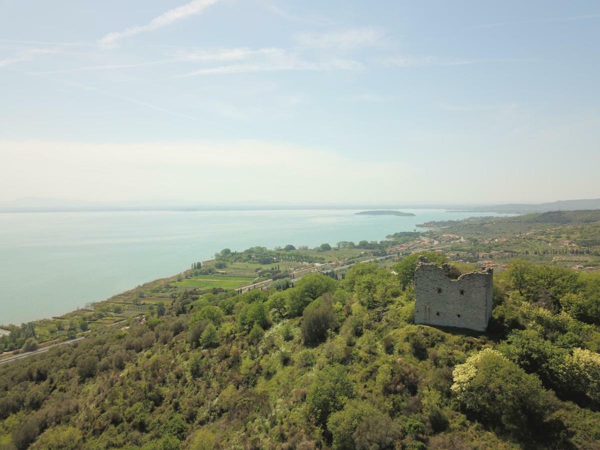 B&B Torre Del Lago Trasimeno 特拉西梅诺湖畔帕西尼亚诺 外观 照片