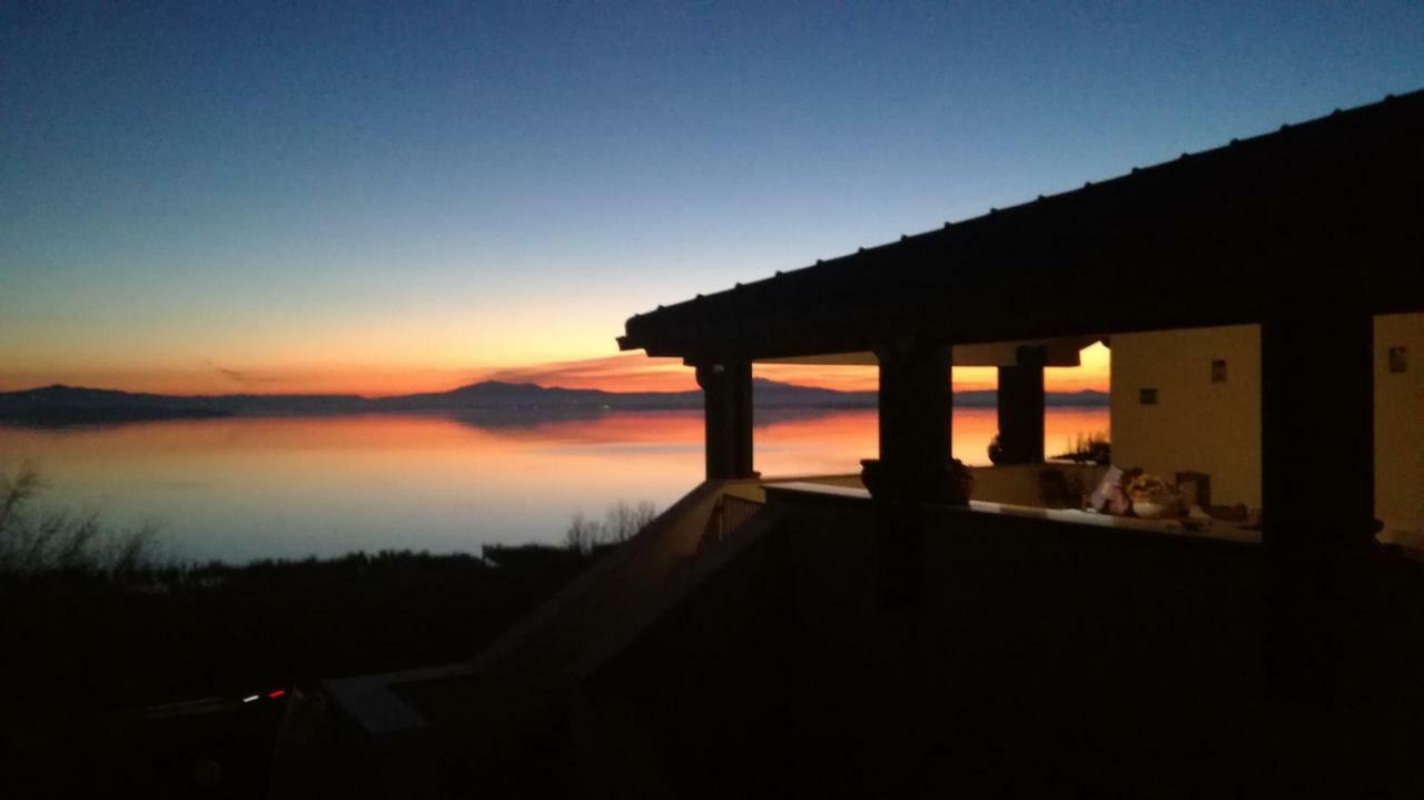 B&B Torre Del Lago Trasimeno 特拉西梅诺湖畔帕西尼亚诺 外观 照片